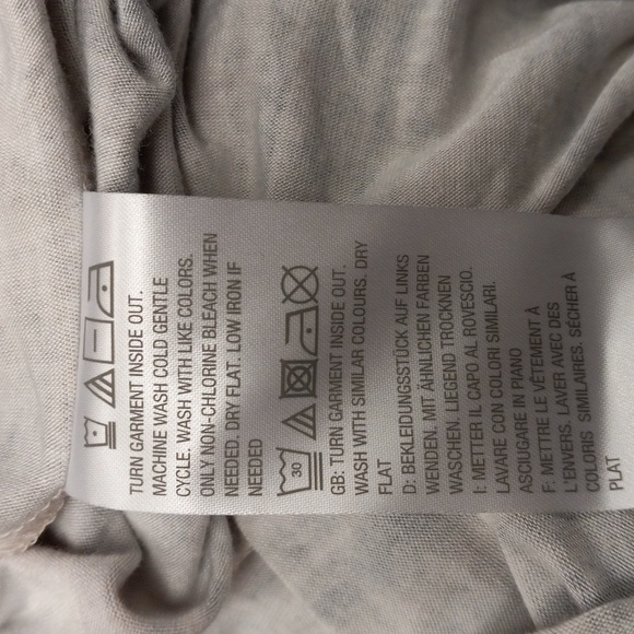 Lisa Rinna Collection Grey,Cream, and White Short Sleeve, Keyhole Back Blouse - Picture 9 of 10